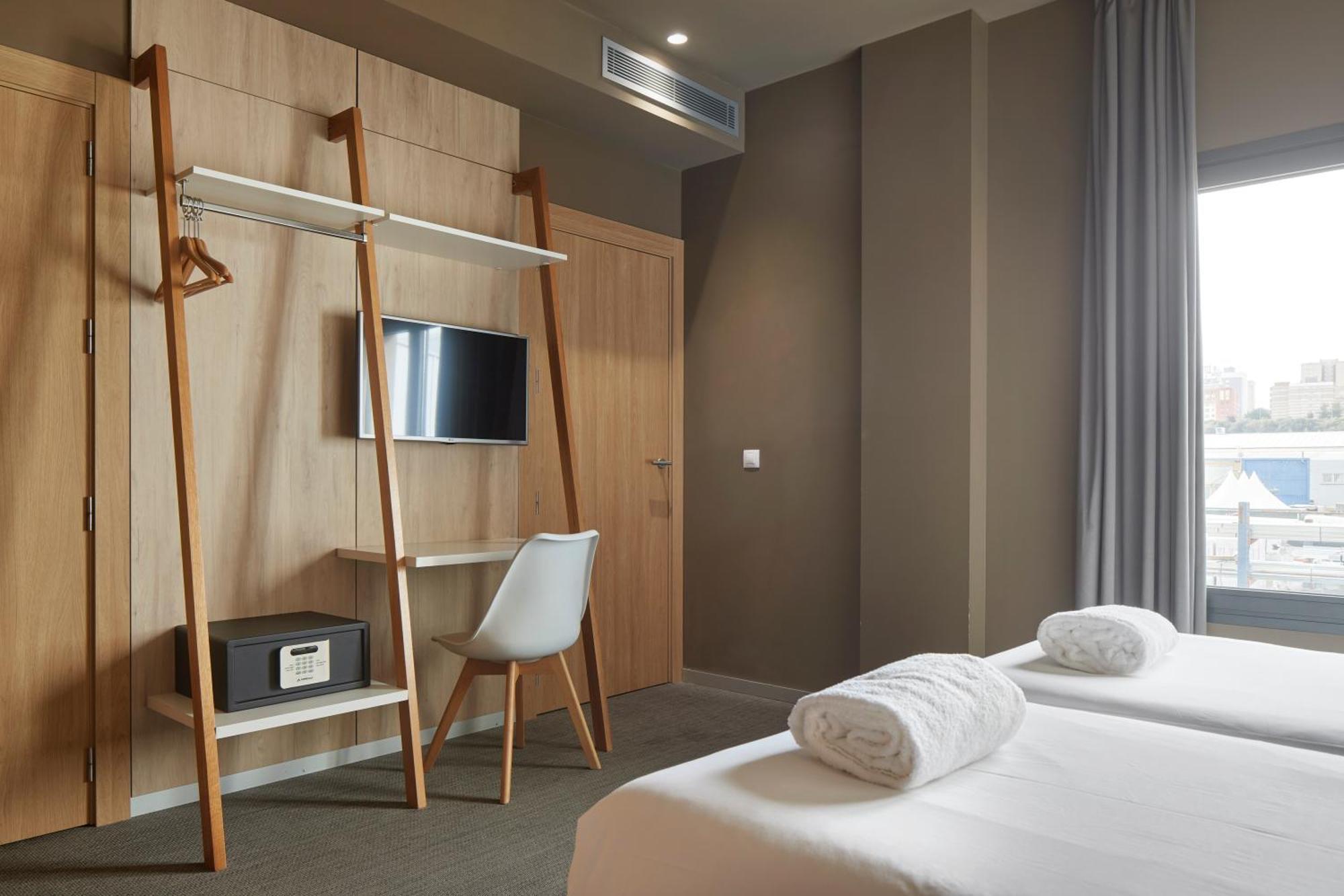 Hotel Landaben Памплона Экстерьер фото